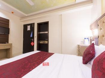 Hotel Oyo Link Road Malad Mumbai
